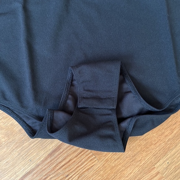Black Ruffle Sleeve Bodysuit - Picture 4 of 4